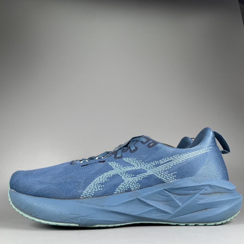 Asics Novablast 5 Men's Size 12 Blue Athletic Shoes Running Sneakers Casual GUC